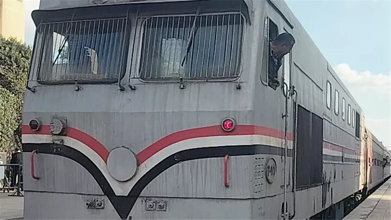 العثور على طفلة رضيعة فى حمام قطار منوف بالمنوفية والأمن يكشف الواقعة