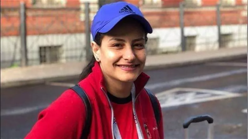 من بينها كرسي متحرك.. رشا عزت تعلن تبرعها بمتعلقات والدها بعد وفاته
