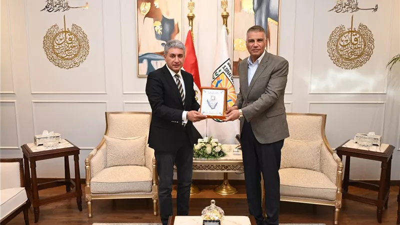 وزير السياحة يلتقي محافظ جنوب سيناء لتعزيز التعاون وزيادة الحركة بشرم الشيخ