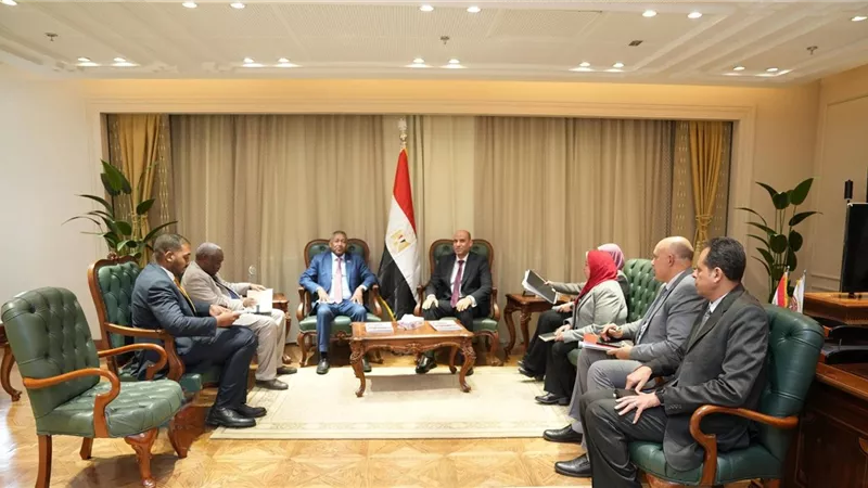 وزير العمل يبحث مع سفير السودان نقل خبرات التدريب من أجل التشغيل