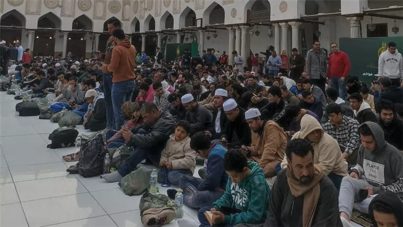 استعدادً لليلة 27 رمضان.. مائدة الأزهر تستقبل الصائمين من كل جنسيات العالم