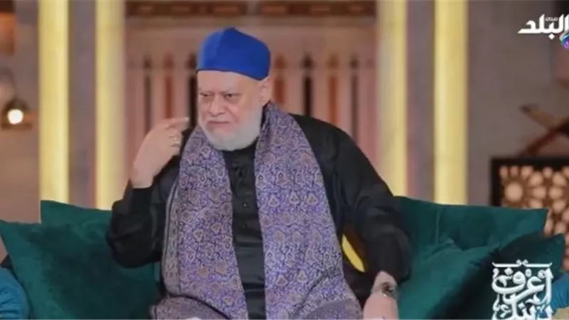 علي جمعة يوضح حكم استخدام الوسائل اليسرة كالعربات أثناء الطواف