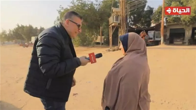 5 آلاف جنيه لـ «أم عبد الرحمن».. عمرو الليثي يحقق أمنية سيدة مصرية