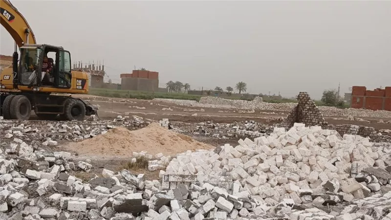 محافظ أسيوط: إزالة 14 حالة تعدّ على أراضٍ زراعية وأملاك دولة بـ4 مراكز