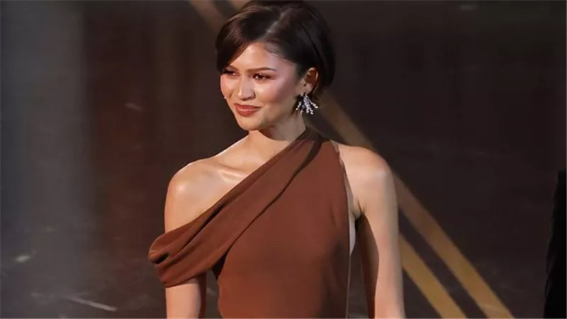 22 قيراطا.. زندايا تتزين بمجوهرات من CINDY CHAO The Art Jewel في حفل الأوسكار 