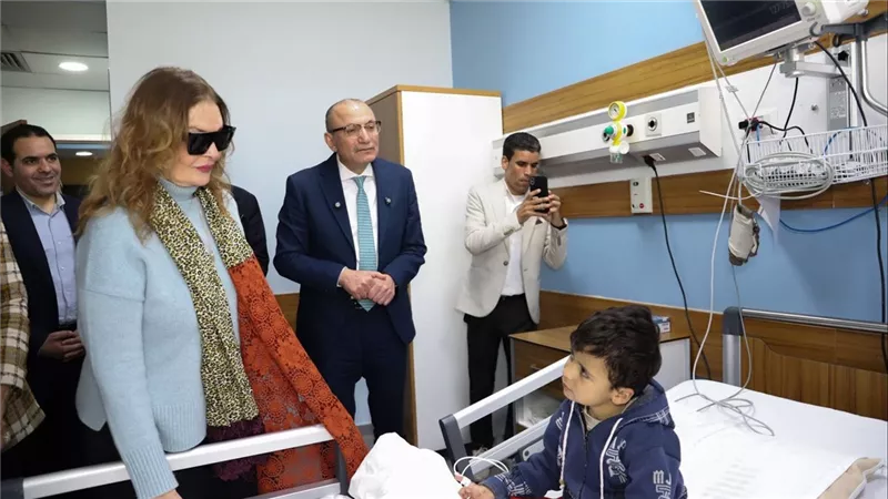 بحضور يسرا.. السفير التركي بالقاهرة صالح موطلو شن يزور مستشفى الناس الخيري 
