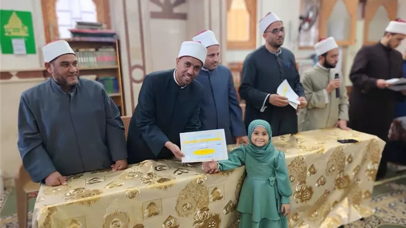 في أجواء إيمانية.. مديرية أوقاف السويس تكرم حفظة القرآن الكريم 