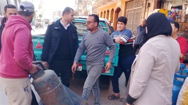 ضبط سيارة خاصة لصاحب مستودع محملة بأسطوانات غاز تبيعها بأسعار مرتفعة بالمنوفية