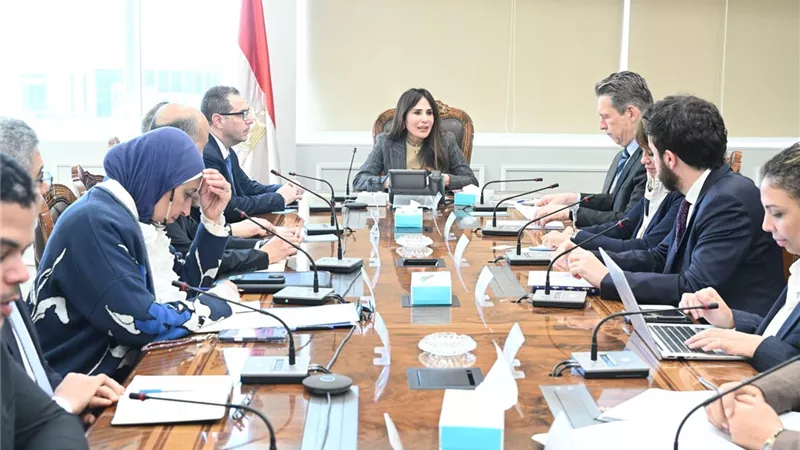 وزيرة الإسكان والبنك الأوروبي يبحثان تعزيز التعاون في مشروعات البنية الأساسية