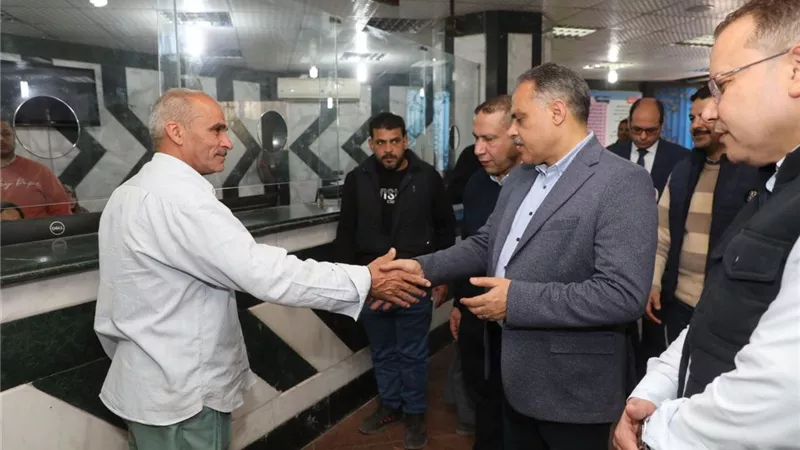 «مش هتأخروا الناس».. محافظ الشرقية يشدد على سرعة إنهاء الطلبات بأبو كبير