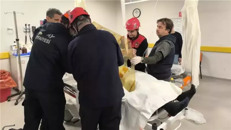 جراحون يستعينون بالدفاع المدني لإخراج قضيب حديدي من صدر مريض