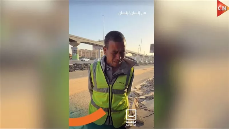 حياة كريمة يدعم عامل بسيط بمبلغ 20 ألف جنية للمساهمة في تعليم ابنه