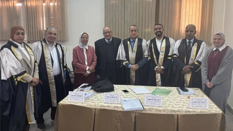 عميد طب أسيوط يترأس مناقشة رسالة عن أحدث تقنيات تسكين ألم جراحات الفخذ