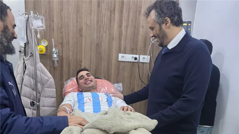 بحالة جيدة .. ممدوح عيد يطمئن على تحسن حالة محمد حمدي بالمستشفى