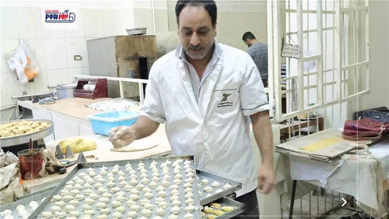 الوحدة والمحبة… 3 أشقاء أقباط بالفيوم يبدعون في كحك العيد للمسلمين