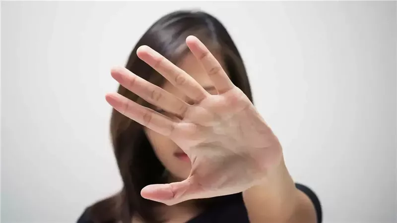 كيف تتوقف عن محاولة إرضاء الناس وتبدأ في تحديد الأولويات؟