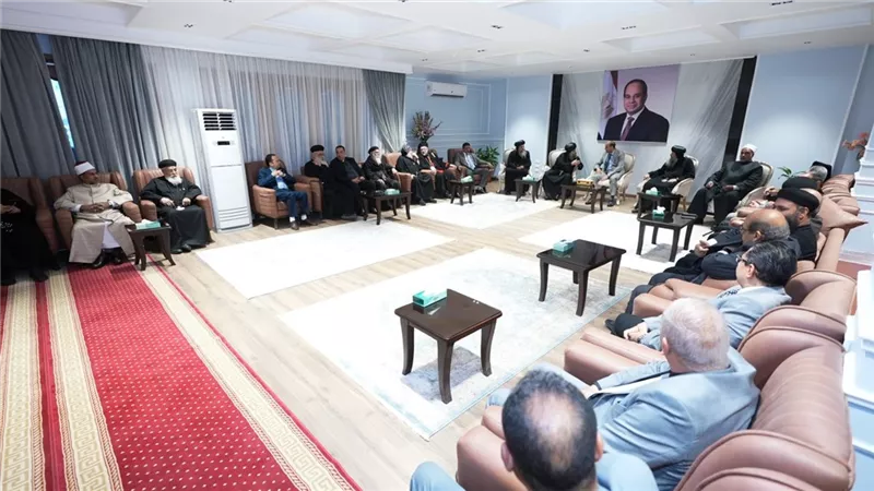محافظ أسيوط يستقبل قيادات ورجال الدين الإسلامي والمسيحي في مشهد وطني مميز