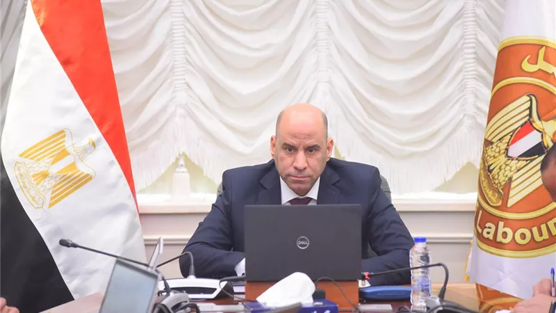 وزير العمل يهنئ العاملين بعيد الفطر ويؤكد: مرحلة جديدة من تطوير الخدمات