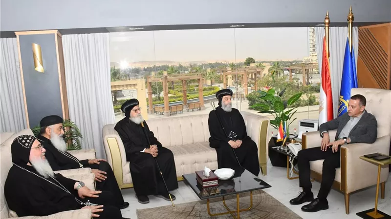 وفد الأقباط الكاثوليك يقدم التهنئة لمحافظ أسوان بمناسبة عيد الفطر المبارك  
