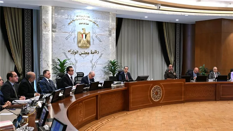 التصدي لأية محاولات للتعدي على أملاك الدولة بتفعيل غرف الأزمات بجميع الوزارات