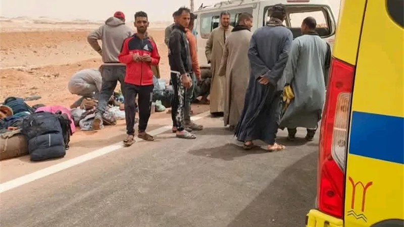 بسبب سوء الأحوال الجوية.. إصابة 5 أشخاص في انقلاب ميكروباص بصحرواى أسيوط