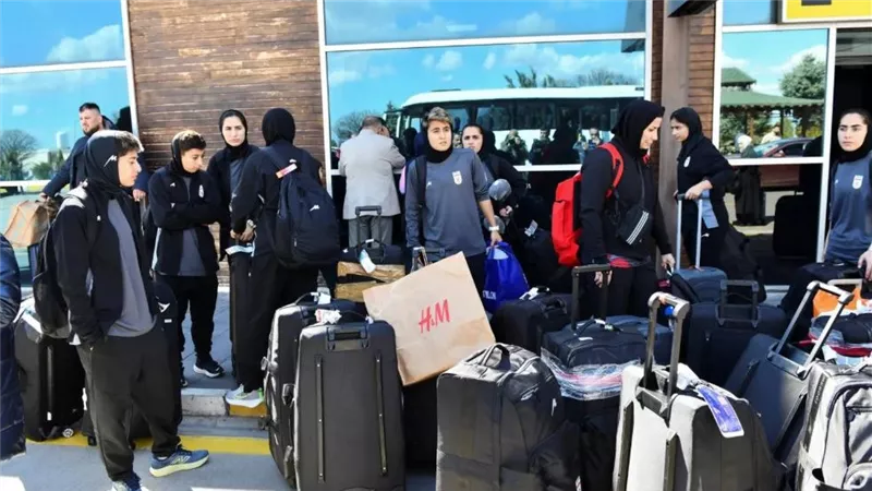 منتخب إيران للسيدات يصل إلى وطنه بعد أزمة اللجوء لأستراليا
