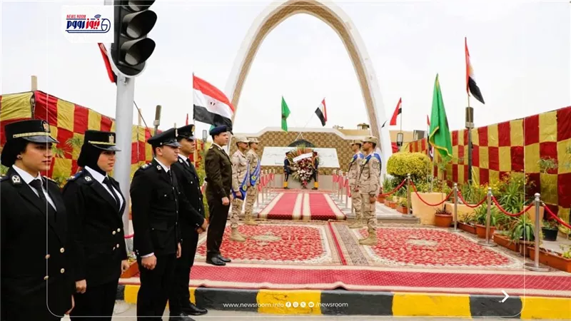 المنيا تحتفل بعيدها القومي بوضع إكليل الزهور على النصب التذكارية 