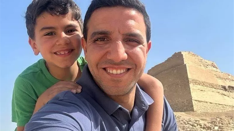 تمهيداً لإخلاء سبيله .. وصول أحمد عبد المنعم أبو الفتوح إلى قسم التجمع 