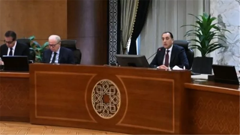 عقب اجتماع مدبولي.. تعرف على مواعيد إغلاق المنشآت التجارية والكافيهات