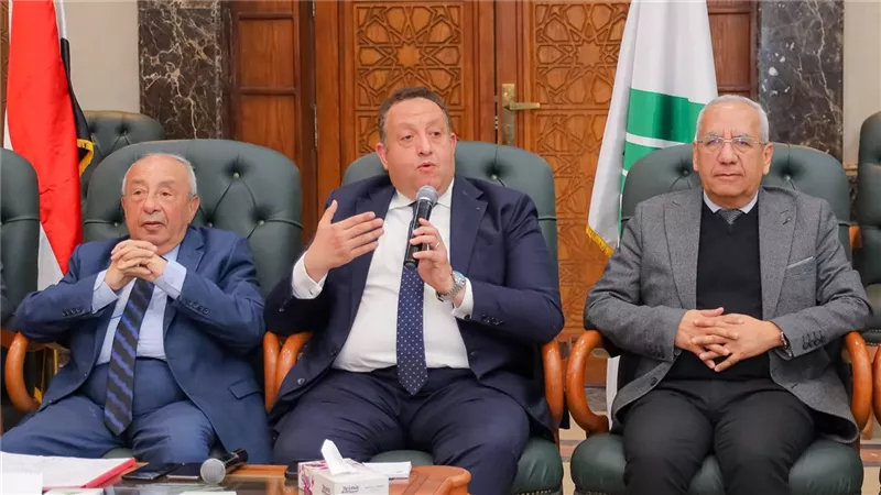 في تقليد نقابي غير مسبوق.. النبراوي يٌسلم محمد عبد الغني مهام وملفات النقابة