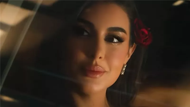 ياسمين صبري في حملة إعلانية جديدة لإحدى العطور العربية 
