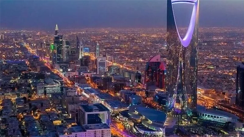 السفارة الأمريكية تحث مواطنيها على مغادرة السعودية عبر الرحلات التجارية