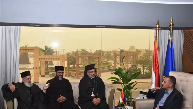 وفد الأقباط الكاثوليك يقدم التهنئة لمحافظ أسوان بمناسبة عيد الفطر المبارك 