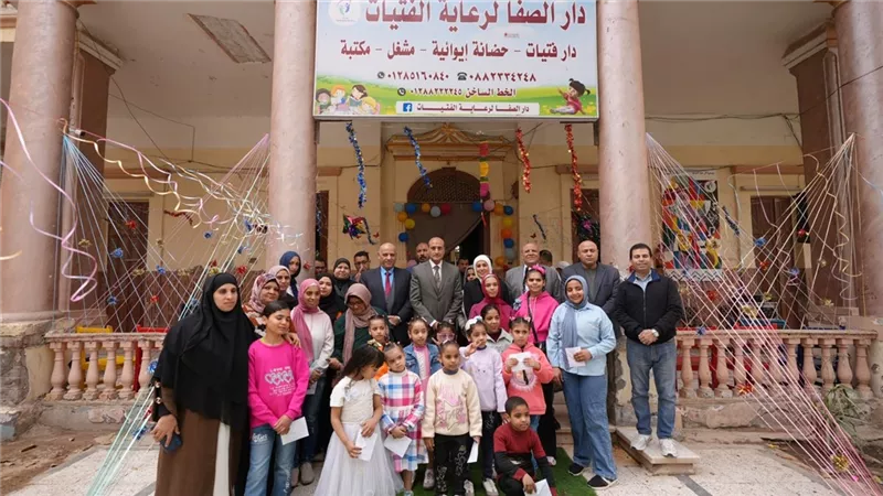 محافظ أسيوط يزور دور رعاية الأيتام ويشارك الأطفال فرحتهم بالعيد