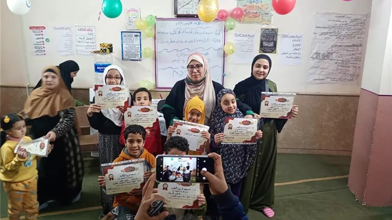 واعظات الأوقاف يكرمن حفظة القرآن الكريم بعدد من المساجد