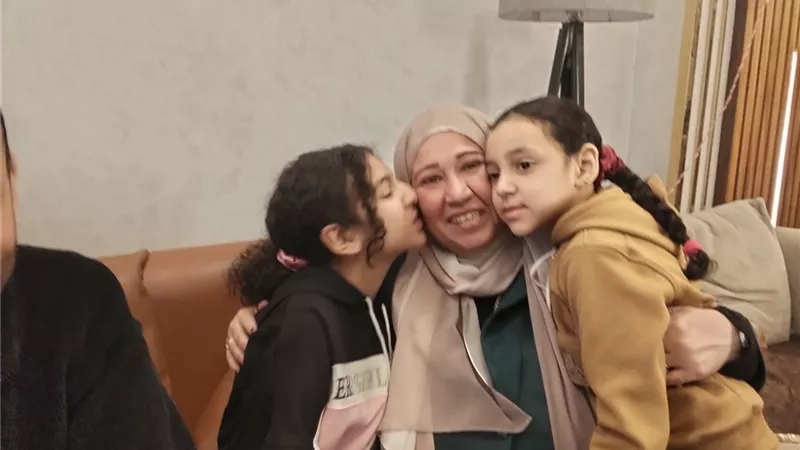 الأم المثالية بالسويس سحر فهمي تروي رحلة كفاح استمرت أكثر من 40 عاما