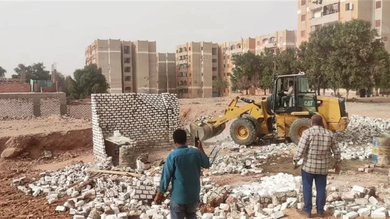 محافظ أسوان يكلف بإزالة 3 حالات تعدى بمنطقة الصداقة الجديدة 