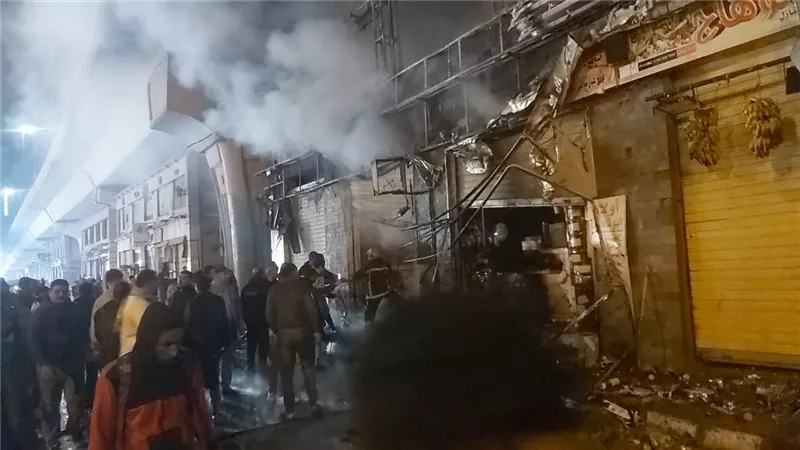 دون إصابات.. السيطرة على حريق 3 محال تجارية أسفل كوبري 21 بالعجمي 