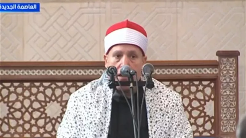 الشيخ حجاج الهنداوي يستهل صلاة عيد الفطر بتلاوة آيات من القرآن بمسجد الفتاح 