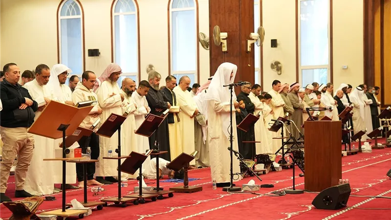 جموع غفيرة تؤدي صلاة عيد الفطر في الكويت وسط أجواء إيمانية مميزة