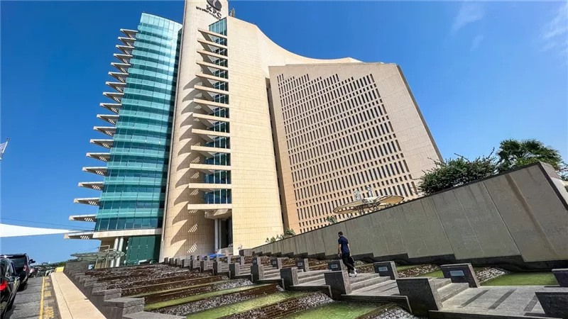 لليوم الثاني على التوالي.. استهداف مصفاة ميناء الأحمدي بالكويت 