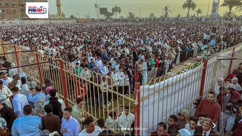المنيا تحتفي بعيد الفطر.. آلاف المصلين يملأون الساحات والمساجد في أجواء مبهجة