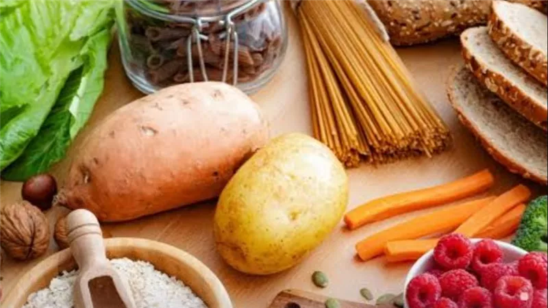 هل تعاني من انتفاخ البطن؟ 7  أطعمة غنية بالألياف تنقذك 	