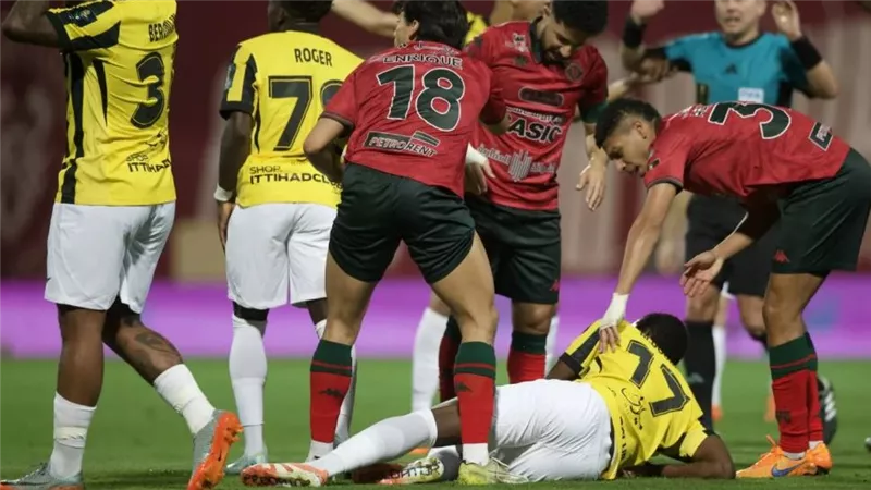 الاتحاد يعلن حاجة المالي دومبيا لعملية جراحية بعد إصابته بنصف نهائي كأس الملك