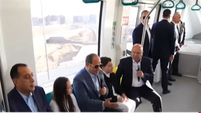 الرئيس السيسي: سعداء بافتتاح مشروع  المونوريل ونشكر شركائنا