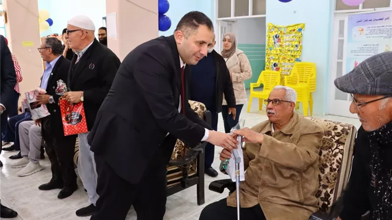 محافظ دمياط يزور دار المسنين برأس البر للتهنئة بعيد الفطر المبارك