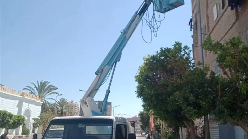 متابعة ميدانية مكثفة بحي الأربعين لرفع كفاءة الخدمات وصيانة الإنارة 