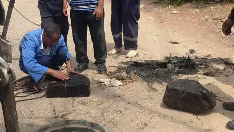 تنفيذ أعمال تطهير لشبكات الصرف الصحى بعدد من المناطق خلال إجازة العيد بأسوان 