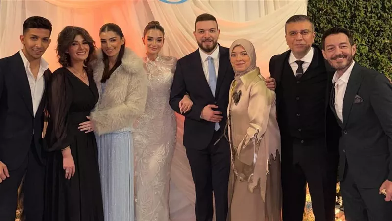 في حفل عائلي .. أحمد زاهر يحتفل بخطوبة ابنته ملك على السيناريست شريف الليثي