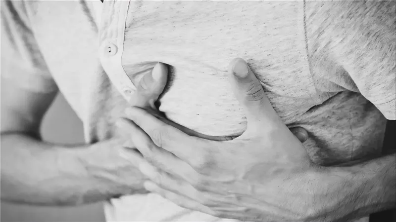 أول 10 دقائق من النوبة القلبية .. خطوات سريعة تنقذ حياتك  